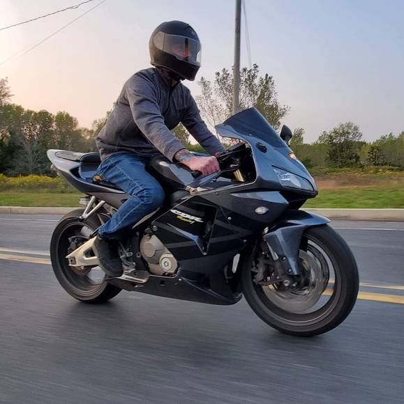 Profile Picture of Bruce Basselgia (@brucebasselgia) on Poshmark