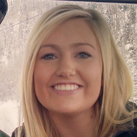 Profile Picture of Grace Bernskoetter (@gberns14) on Poshmark