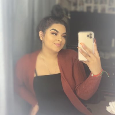 Profile Picture of Lynda Perez  🦋 ✨ (@lyndaabooo) on Twitter