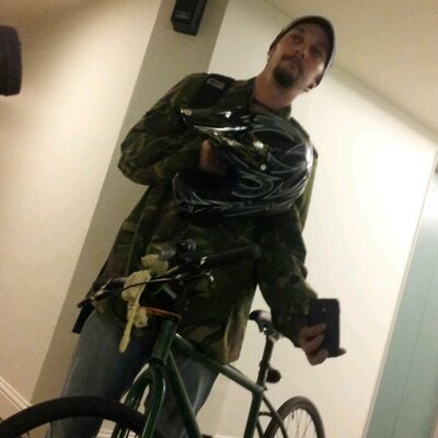 Profile Picture of Matt Earhart (@GreenZooBomber) on Twitter