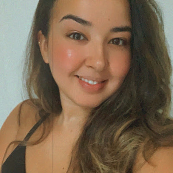 Profile Picture of Debora Rodrigues (@deboraro920) on Poshmark