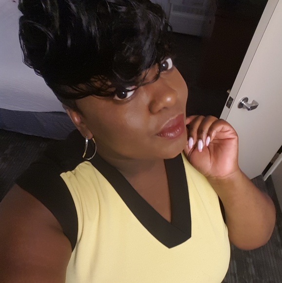 Profile Picture of Adriane Bowman (@adriane_bowman) on Poshmark