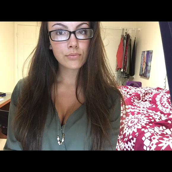 Profile Picture of Teryn Cesarski (@teryncesarski) on Poshmark