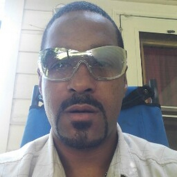 Profile Picture of Shaun Fields (@facemob06) on Poshmark
