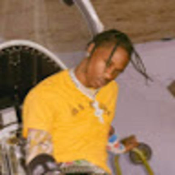 Profile Picture of Dani Fernandez (@danifernande304) on Poshmark