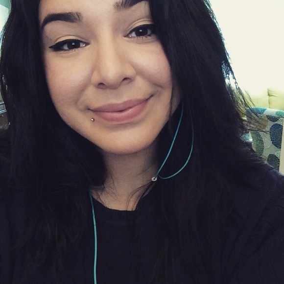 Profile Picture of Jessica Ruhs (@jessicairenexo_) on Poshmark