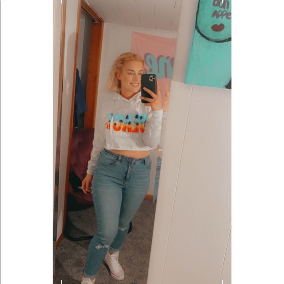 Profile Picture of Taylor Jankovich (@slizzytizzy) on Poshmark