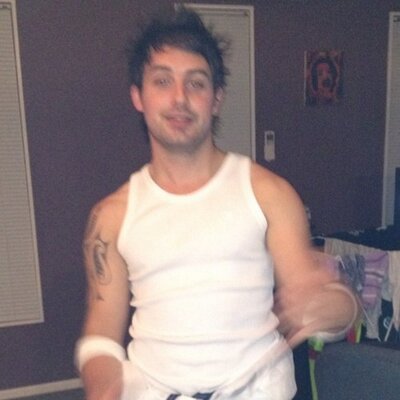 Profile Picture of Josh Searle (@SearleJoshua) on Twitter