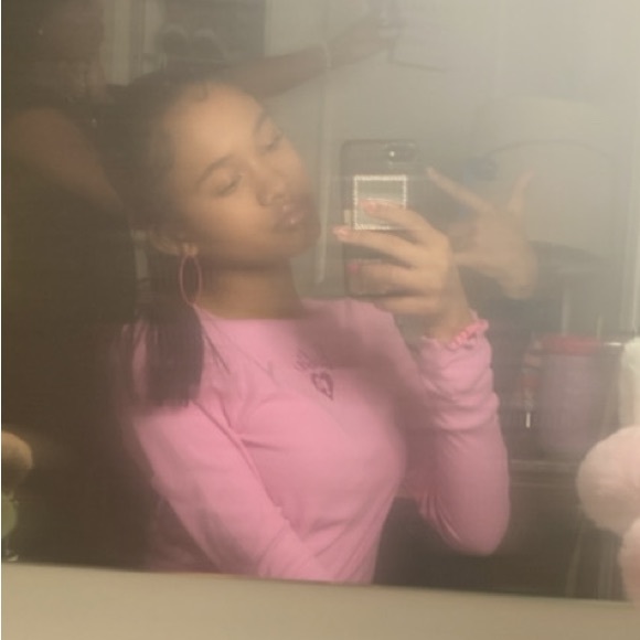 Profile Picture of Eliyana Alamo (@miamor_eli) on Poshmark