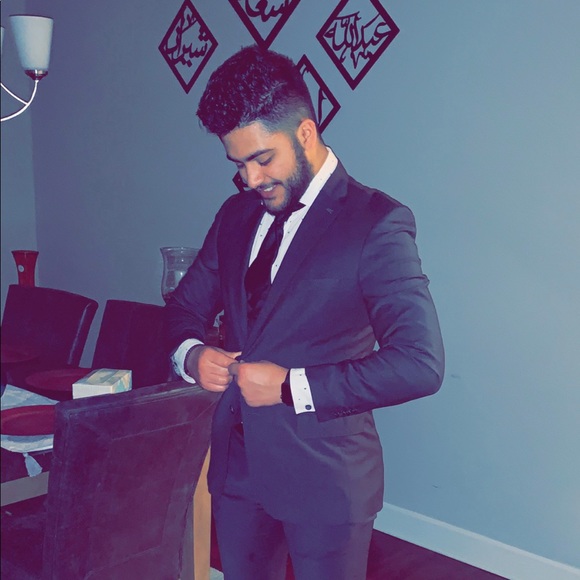 Profile Picture of Abdullah Yousef (@abdullahaboody) on Poshmark