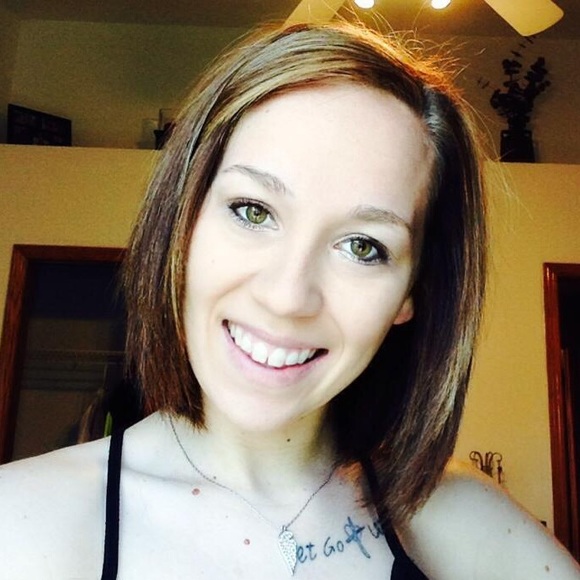 Profile Picture of Heidi Malsack (@hoechler06) on Poshmark