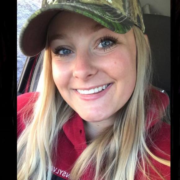 Profile Picture of Anna Deabenderfer (@annaderango) on Poshmark