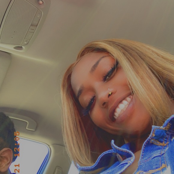 Profile Picture of Marshalla Thompson (@marshallat) on Poshmark