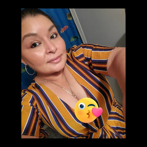 Profile Picture of Sara Salazar (@hreyessala100) on Poshmark
