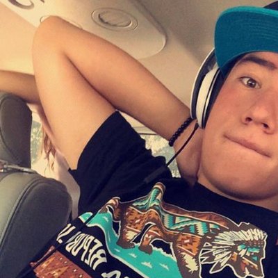 Profile Picture of Lenore Dennis (@makaylagnhzejo2) on Twitter