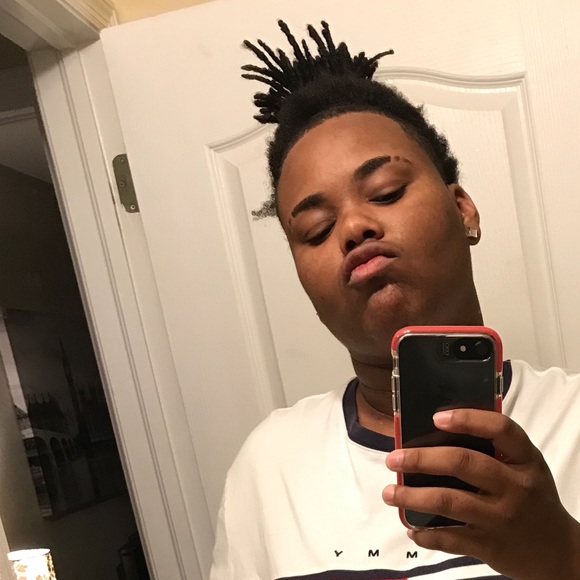 Profile Picture of Keira James (@kei239) on Poshmark