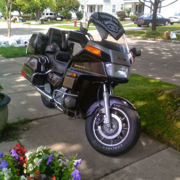 Profile Picture of Lisa Fournier (@lisamfournier) on Poshmark