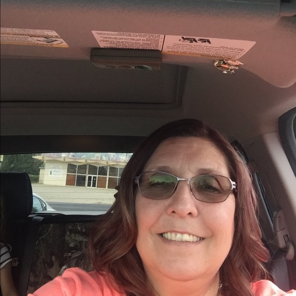 Profile Picture of Anne Swingle (@anne41) on Poshmark