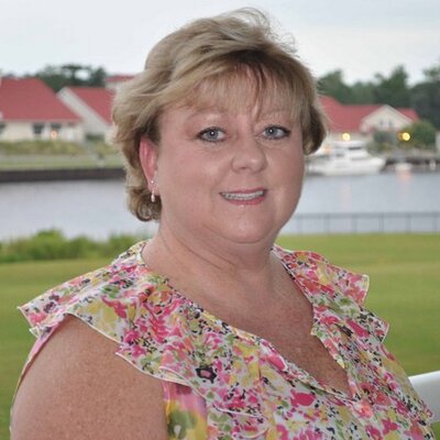 Profile Picture of Denise Stubbs (@Yellowbook_dee) on Twitter