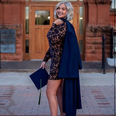 Profile Picture of EE (@ErinLeann3) on Twitter