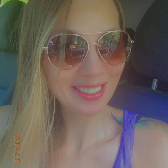 Profile Picture of Charly Niesen (@charbroil25) on Poshmark