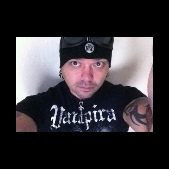 Profile Picture of Tommy Dakin (@tommydakin) on Poshmark