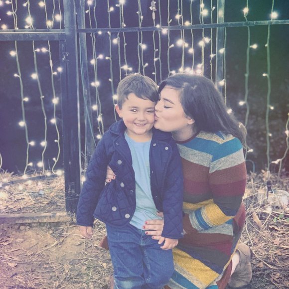 Profile Picture of Taylor Milloway (@queenzeuner) on Poshmark