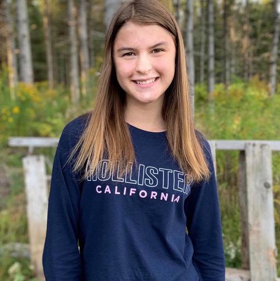 Profile Picture of Angèle Perreault (@hhh541) on Poshmark