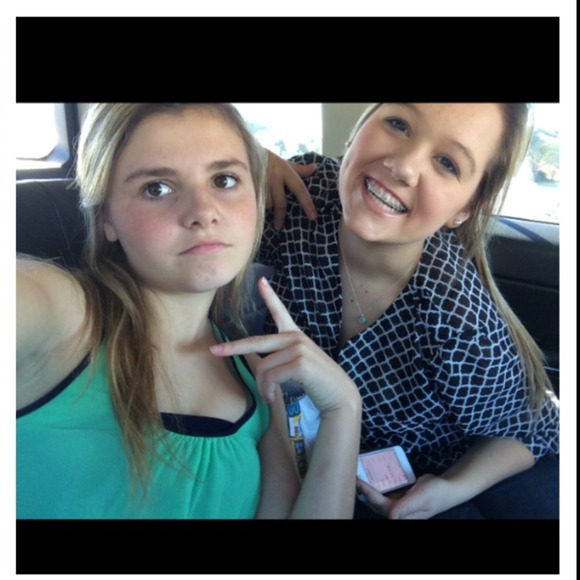 Profile Picture of Jillian Owens (@jillian_owens) on Poshmark