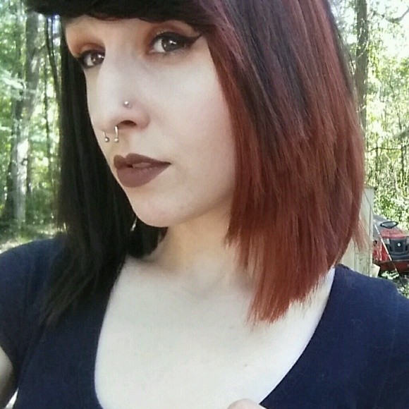 Profile Picture of Danielle Robey (@daniellerobey) on Poshmark