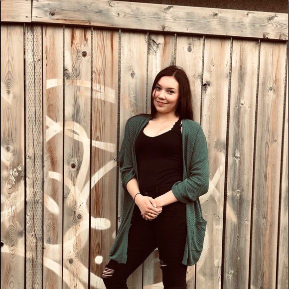 Profile Picture of Taylor Jolly (@taylorjolly90) on Poshmark