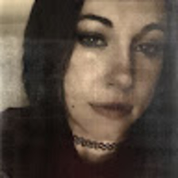 Profile Picture of Taraann Kerrison (@dbzchick420) on Poshmark