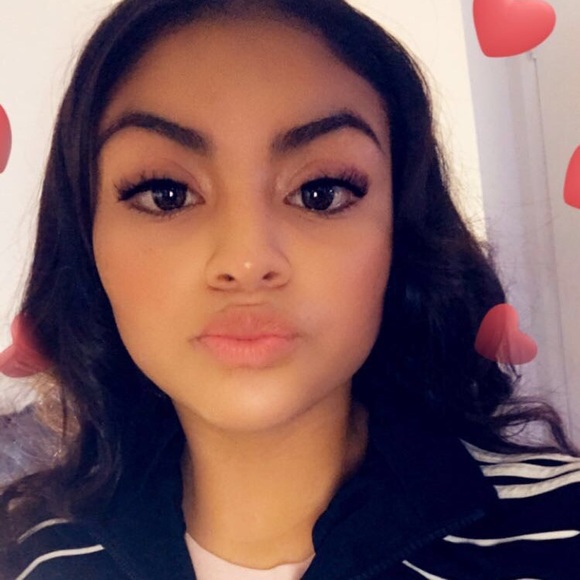 Profile Picture of Ruby Calderon (@rrubyramirez) on Poshmark