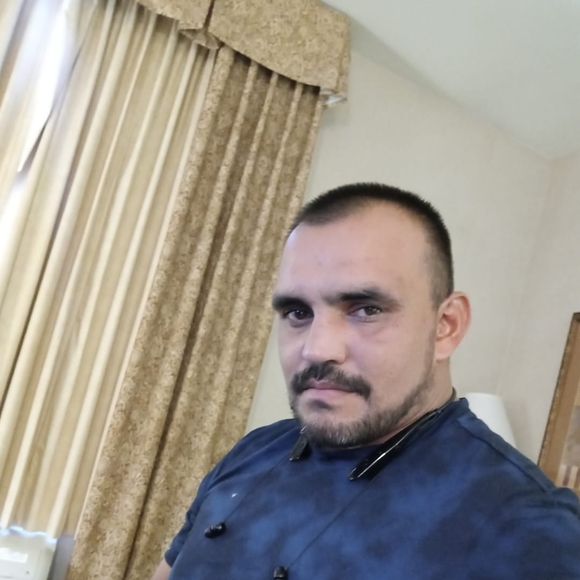 Profile Picture of Cris Carballo (@criscarballo) on Poshmark