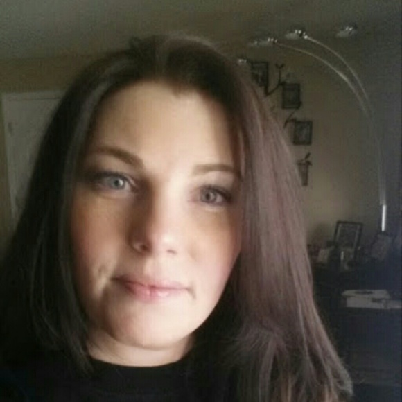 Profile Picture of Nicole Lindhurst (@nikki8110) on Poshmark