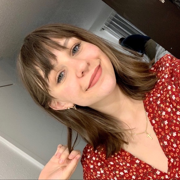 Profile Picture of Sarah Dehler (@sarahlegerr) on Poshmark