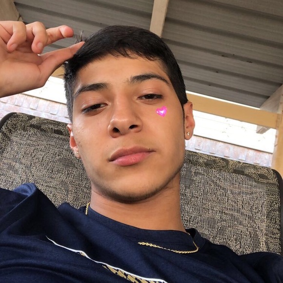Profile Picture of Eric Leal (@ericleal1) on Poshmark