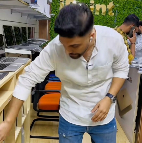 Profile Picture of Jimmy Terry (@jimmyterry885) on Poshmark