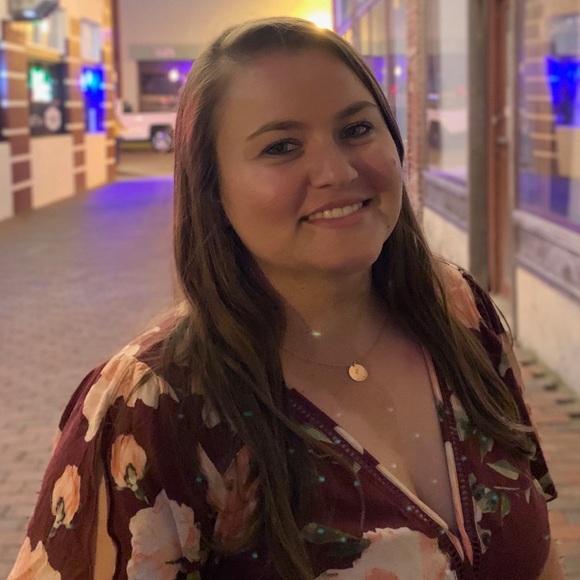 Profile Picture of Natashia Fejes (@nrfejes) on Poshmark