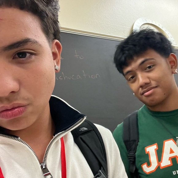 Profile Picture of Julian Gauna (@juul300) on Poshmark