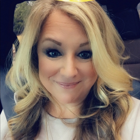 Profile Picture of Carrie Ebbinghaus (@craetx) on Poshmark