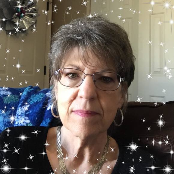 Profile Picture of Rosanne Hadlock (@rosannehadlock) on Poshmark