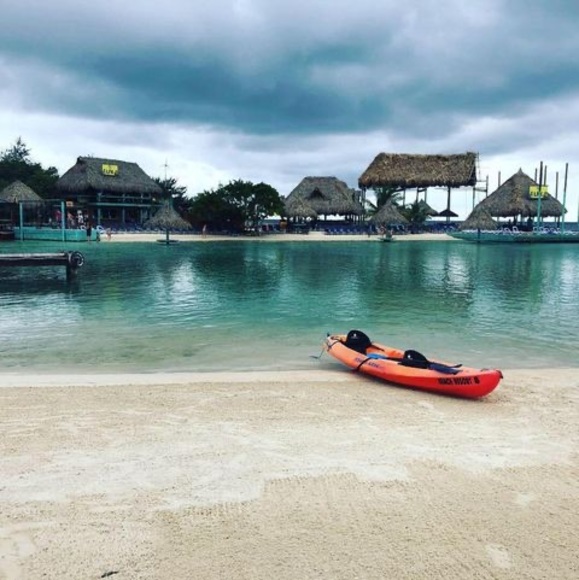 Profile Picture of Daniela Aroca (@danielagos02) on Poshmark