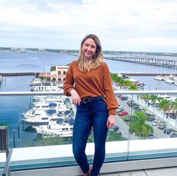 Profile Picture of Alexandra Droege (@karinhonda) on Poshmark