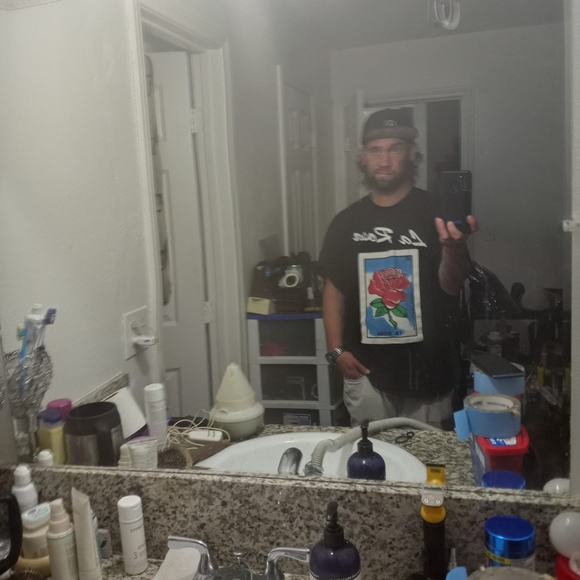 Profile Picture of Scott Lopshire (@scottlopshire) on Poshmark