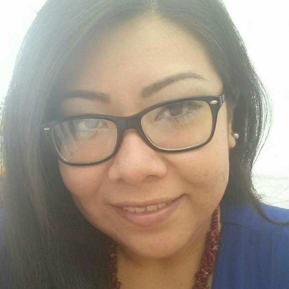 Profile Picture of Julia De la paz (@zapaled) on Poshmark