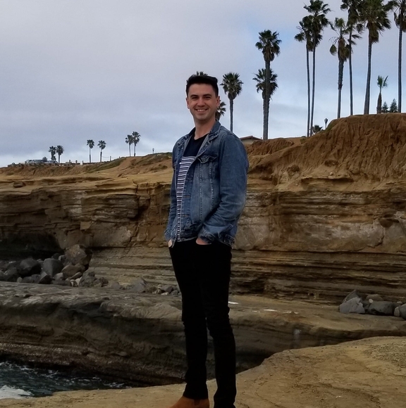Profile Picture of Aaron Mullen (@aaronmullen) on Poshmark