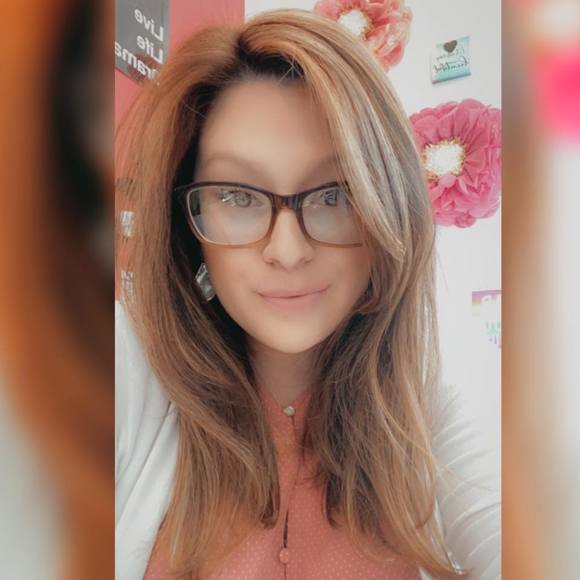 Profile Picture of Diamond Wickes (@diamondwickes) on Poshmark