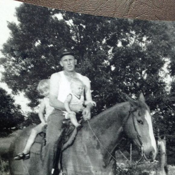 Profile Picture of Dana Thornberry (@danathornberry) on Poshmark