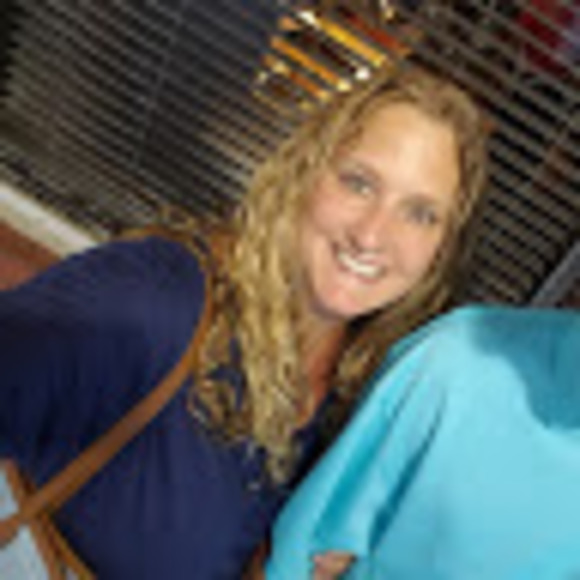 Profile Picture of Kim Greenwald (@kmg4195) on Poshmark